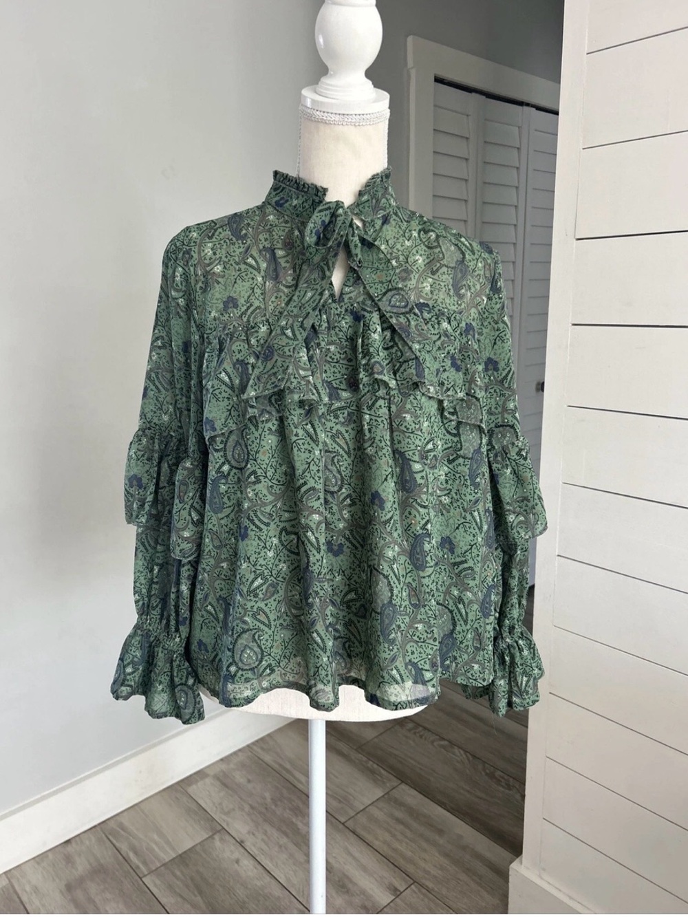 Lucky Brand Green Paisley Ruffle Tie-Neck Blouse Small